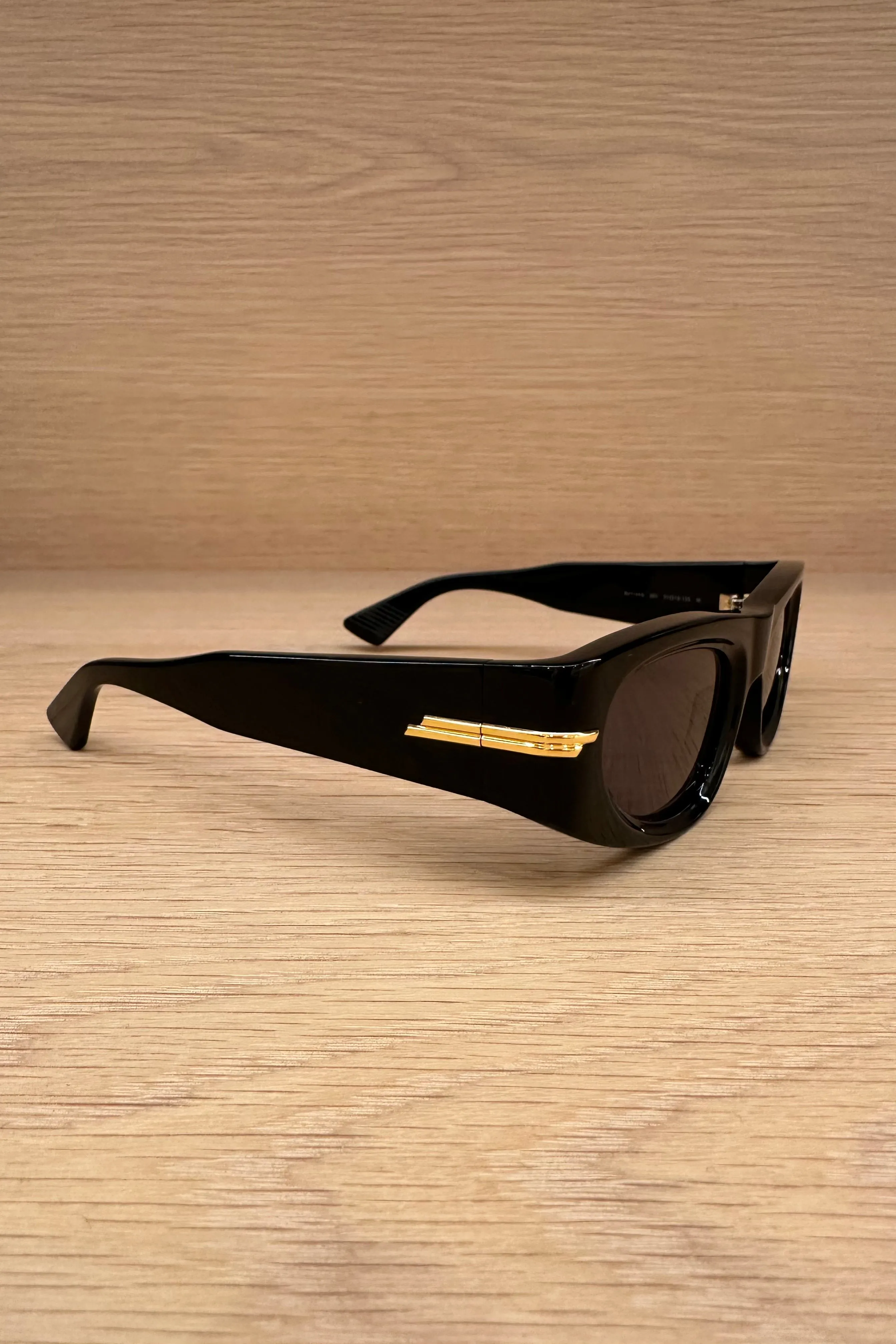 CLASSIC ACETATE OVAL SUNGLASSES IN BLACK - BV1144S