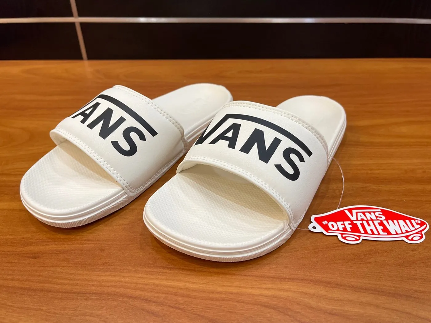 Vans Women's Classic Logo Slides On